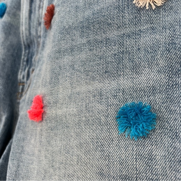 Lucky Brand Lucky Pins High Rise Multi Pom Pom Whiskered Light Wash Jean Shorts - Picture 2 of 12